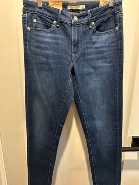 Levi's 711 Skinny Jeans in Deep Blue